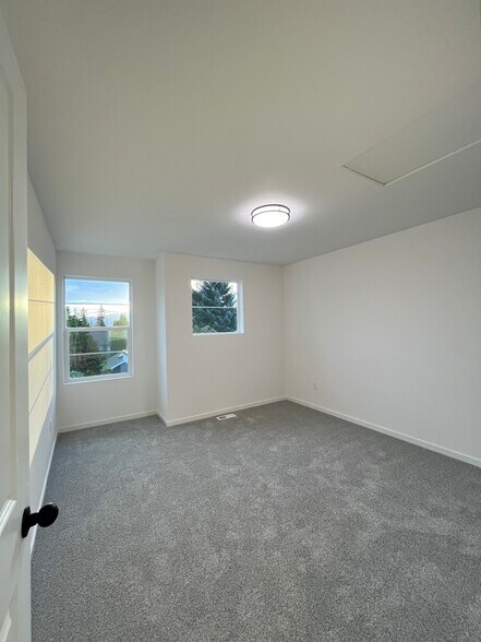 Building Photo - 12130 Bay Heights Pl
