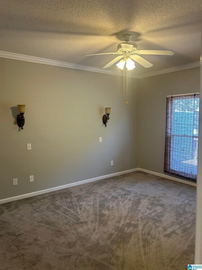 Building Photo - 2212 Ascot Ln