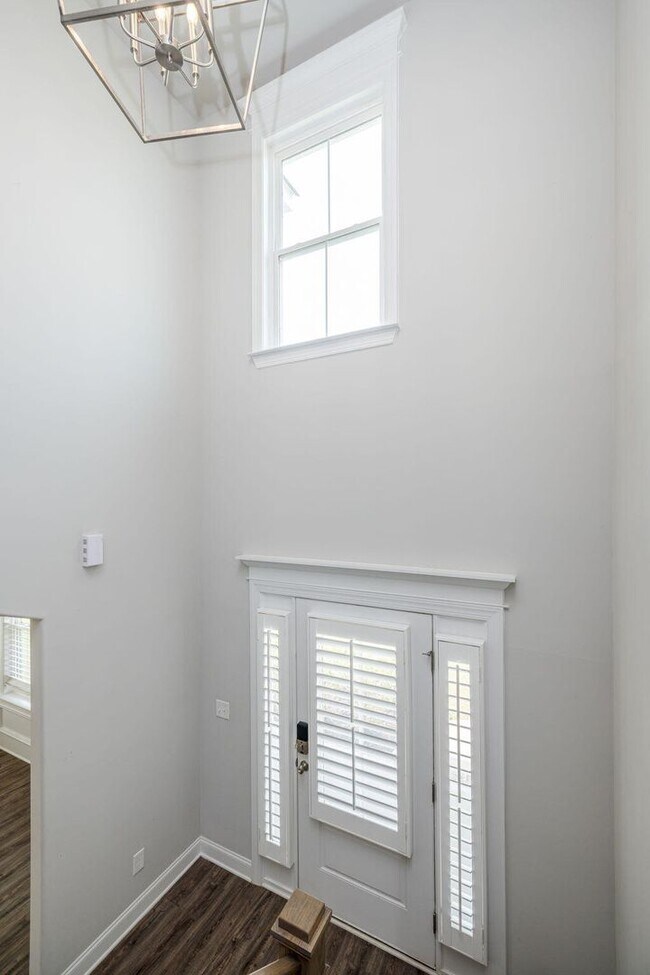 Building Photo - Like New Home in Evans