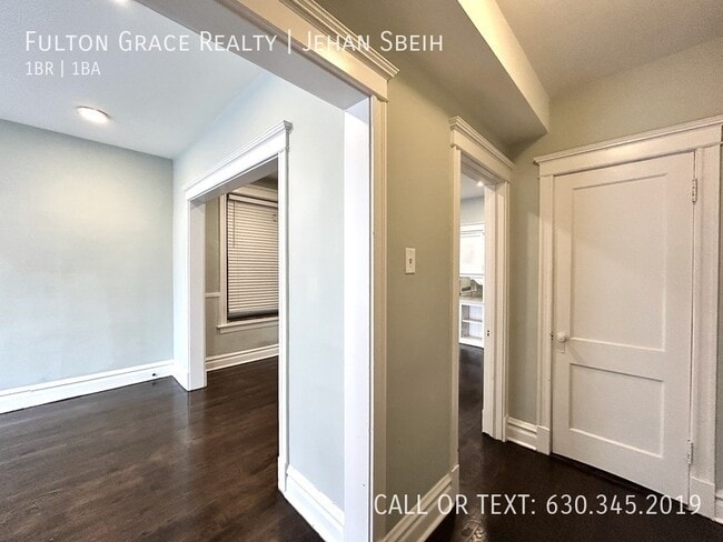 Building Photo - 910 W Addison St