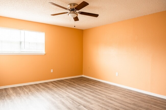 Building Photo - 1506 Eagle Lake Rd