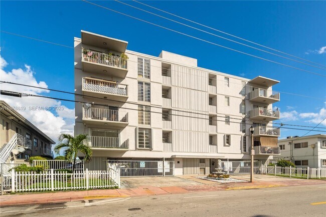 Building Photo - 8305 Crespi Blvd