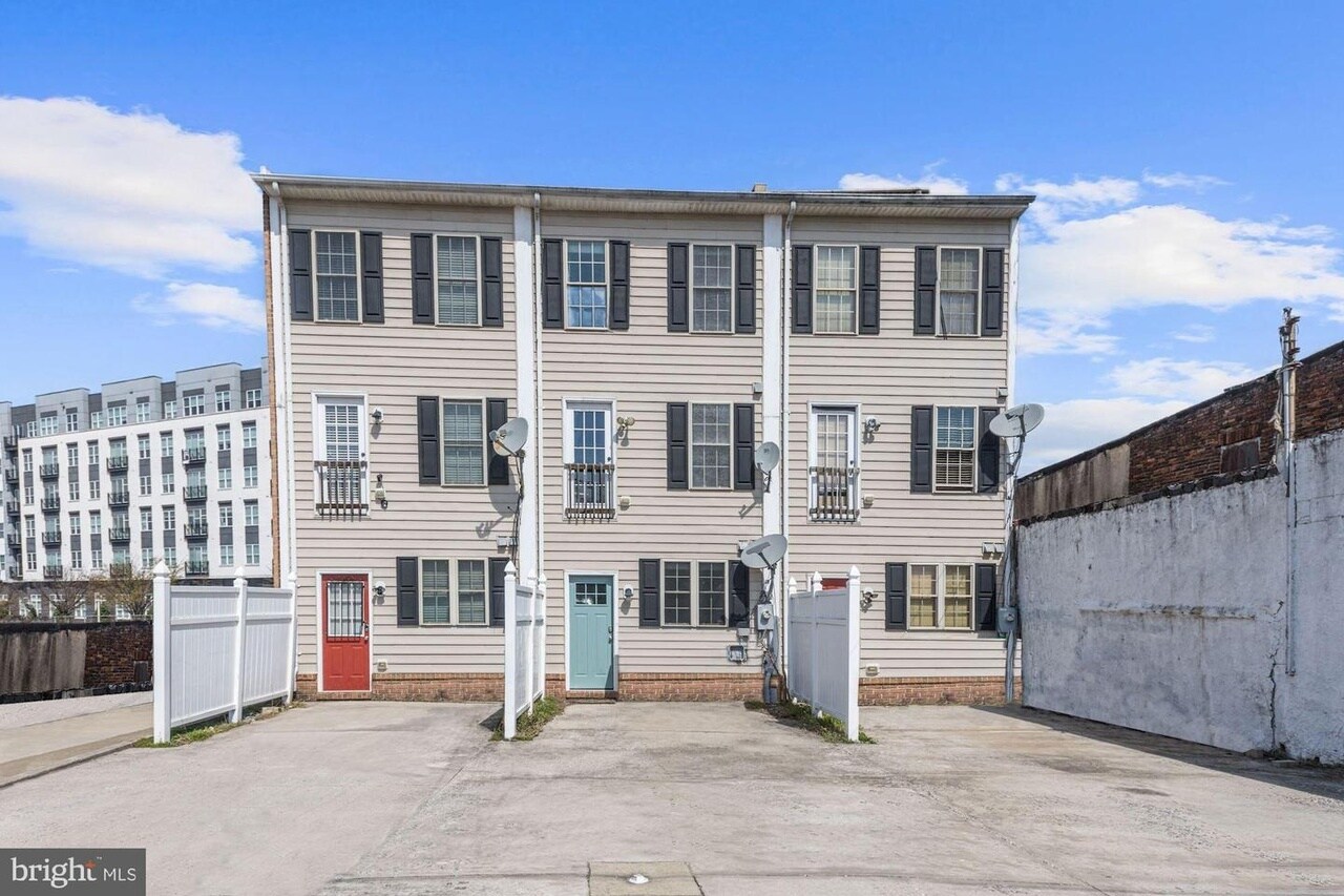 Building Photo - 81 W West St