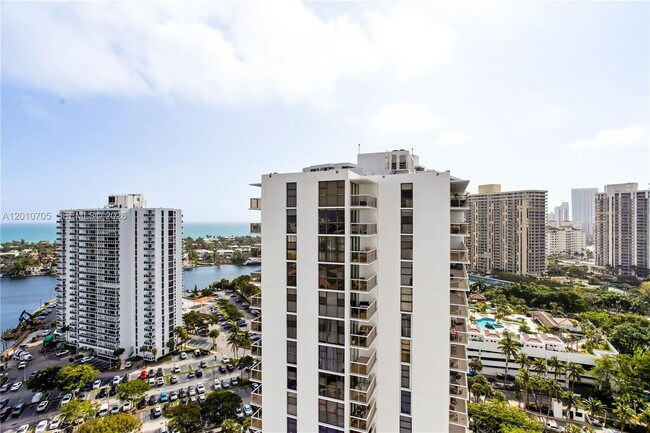 Building Photo - 3701 N Country Club Dr