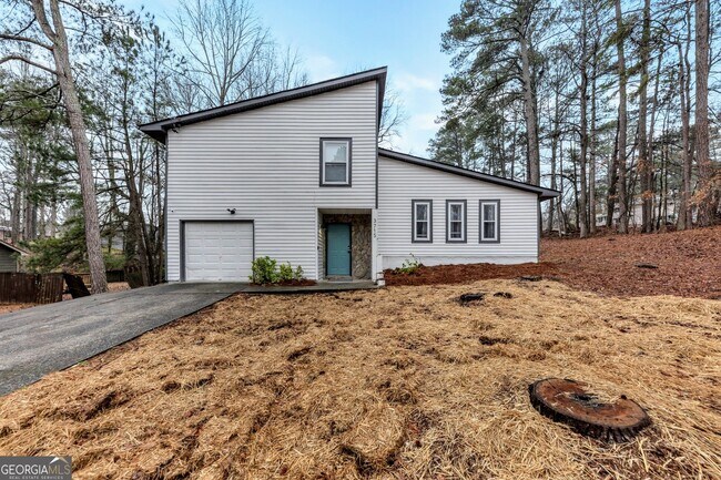 Building Photo - 3715 Clearwater Dr