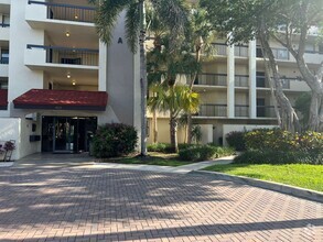 Building Photo - Furnished 2 bedroom 2 Bath condo in a Wond...