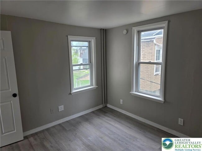 Building Photo - 612 W Garrison St