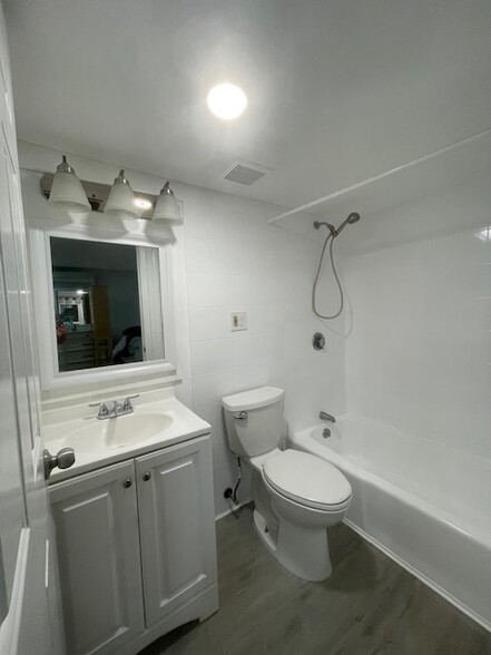 Master bathroom - 1872 Commonwealth Ave