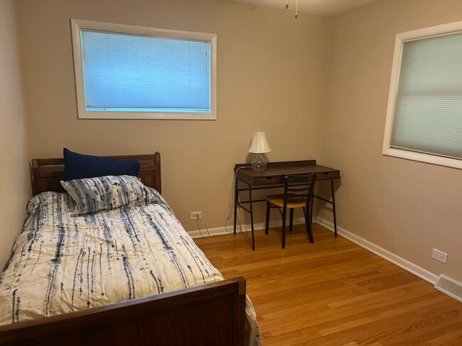 Building Photo - 1126 Laurel Ln