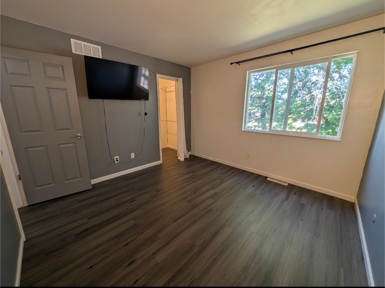 Building Photo - 7998 Chase Cir