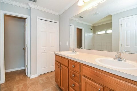 Building Photo - 9284 Thunderbolt Dr