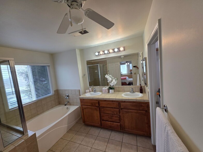 Building Photo - 10403 Coconut Grove Ct