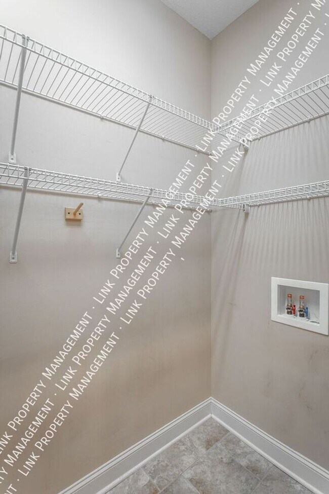 Building Photo - Beautiful large 1800 sf 3/2 for $2000 Townhome in Hixson with a garage and attic storage!