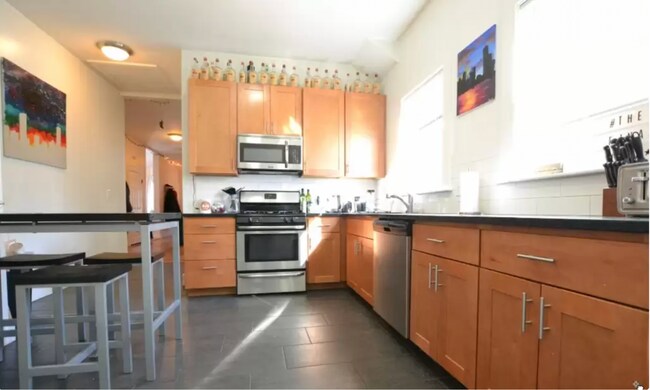 Building Photo - Modern 4-Bed, 2-Bath Near BU — Newly Renov...
