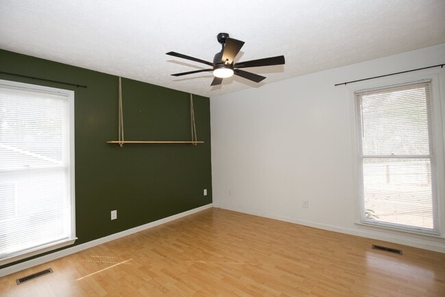 Building Photo - Charming 3 Bedroom Home in Pinehurst with ...
