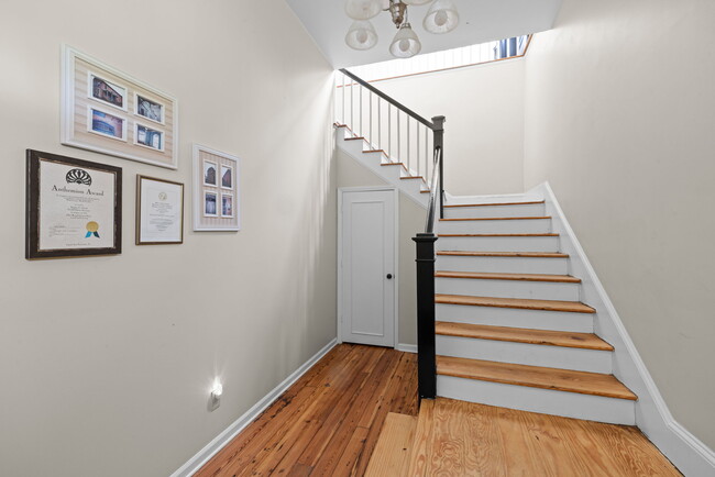 Building Photo - 813 Brewer Ave
