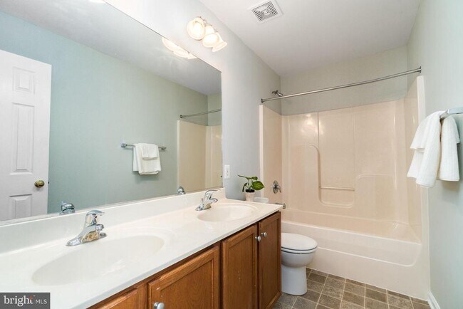 Building Photo - 3603 Carolina Ct