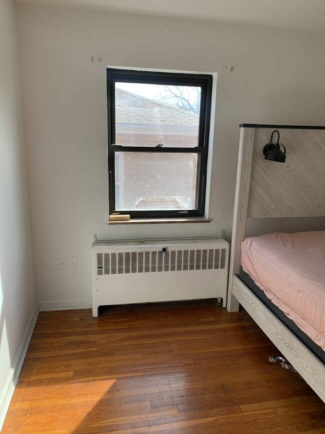 Building Photo - 3069 Glenmore Ave