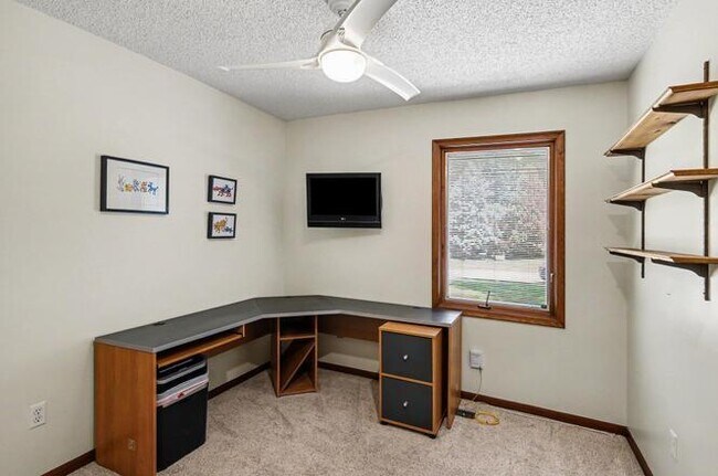 Building Photo - 5649 Woodstock Dr