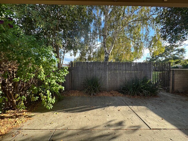 Building Photo - For Rent – Charming Woodland Condo with Co...