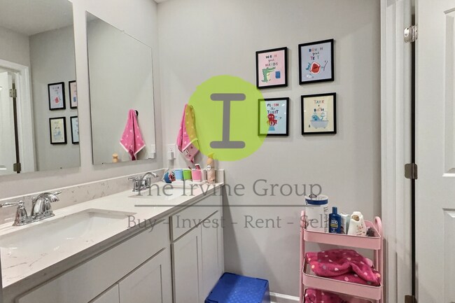 Building Photo - Stunning 5 Bed, 3 Bath Home Built in 2023. Close to Maxwell!