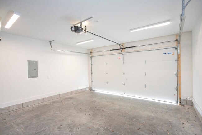 Building Photo - 709 26th Ave N