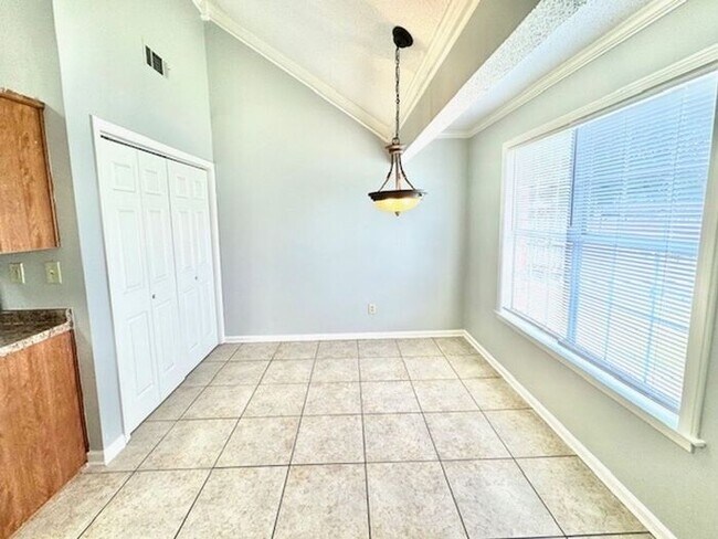 Building Photo - Renovated Homme! Southeast Memphis- Now Le...
