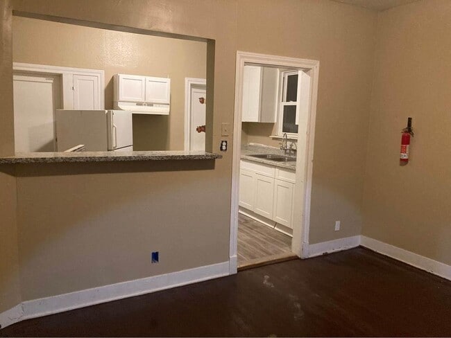 Building Photo - 112 Pineview Dr