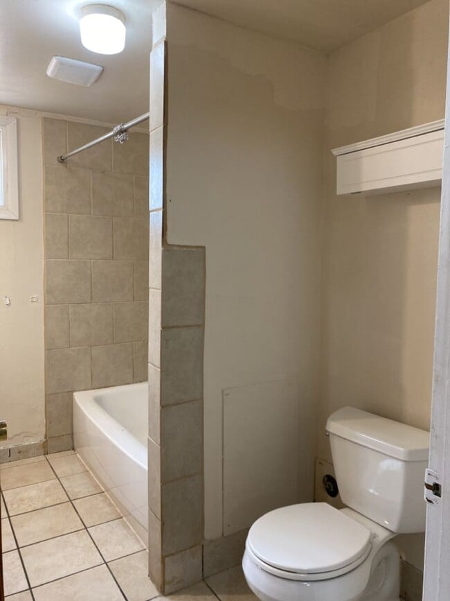 Building Photo - STUDENTS WELCOME! Ranch Home w/ Finished Basement, Fenced Yard and Two Kitchens