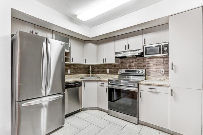 Building Photo - 416 68th St