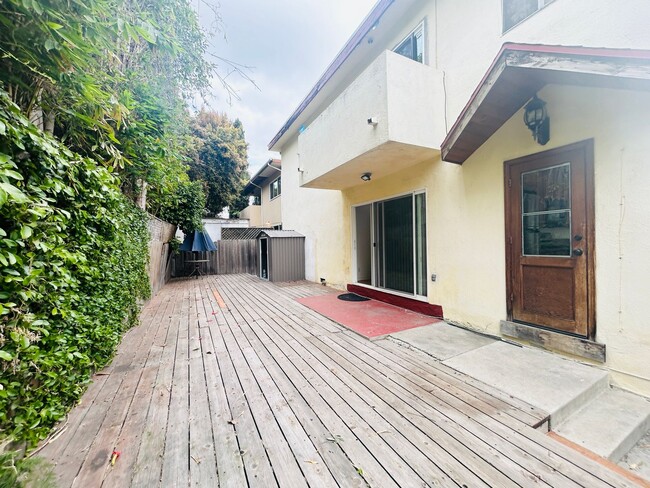 Building Photo - 3645 Kelton Ave