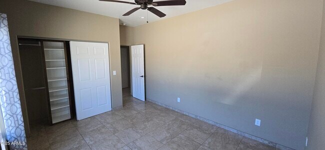 Building Photo - 839 W Hermosa Dr