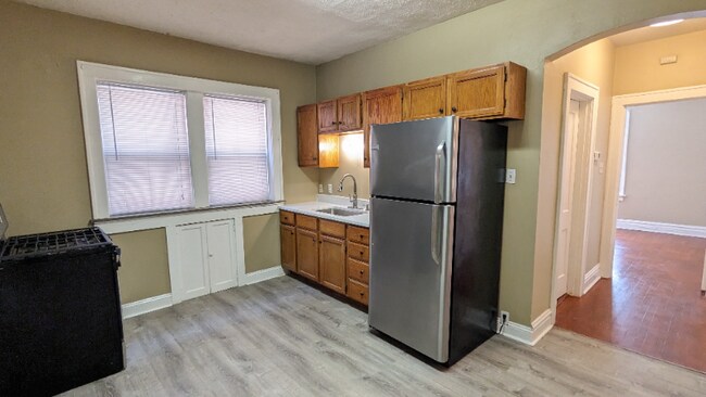 Building Photo - 5042 Mardel Ave