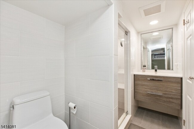 Building Photo - 460 Grove St