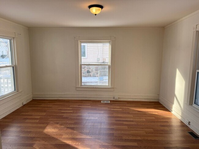 Building Photo - 308 E Argyle St