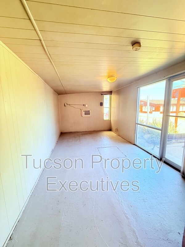 Building Photo - 3274 E Benson Hwy