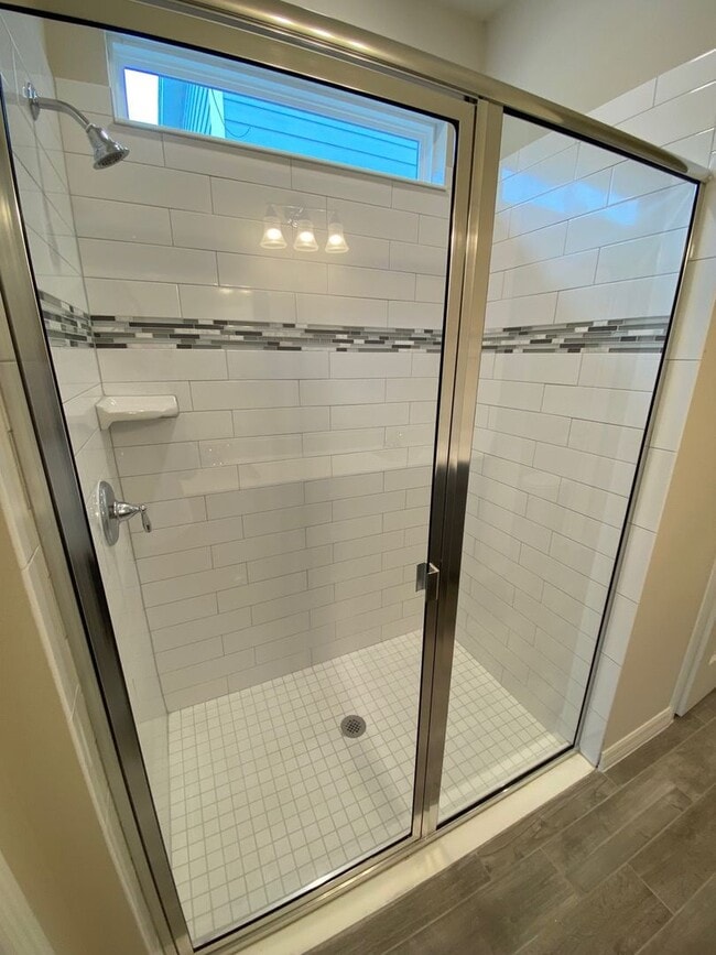 Building Photo - Freshly Updated 5-Bedroom, 4-Bath Home in Grand Oaks – Nearly New Condition