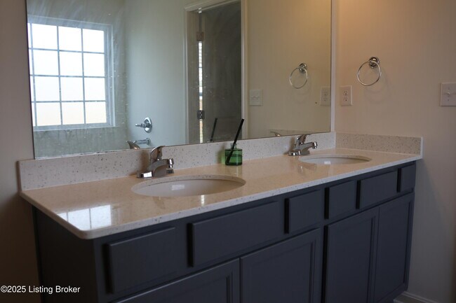 Building Photo - 11703 Parkview Pt