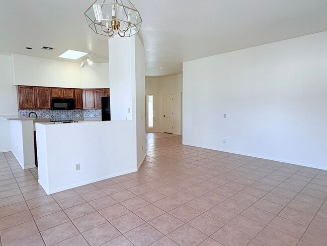 Building Photo - *AVAILABLE NOW* Gorgeous 3 bed/2 bath home...