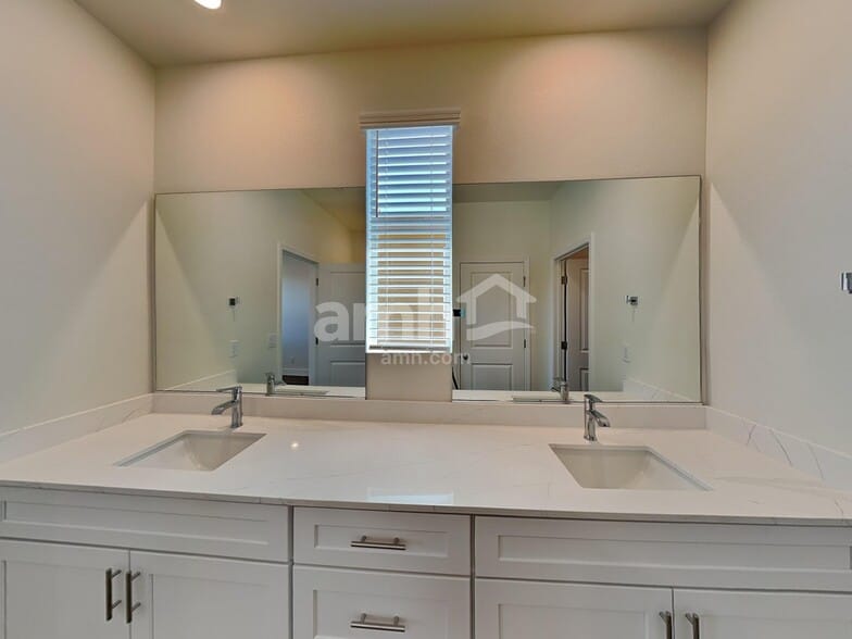 Building Photo - 842 English Primrose St