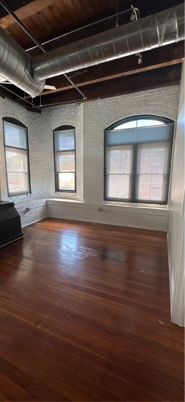 Building Photo - 116 N 5th St