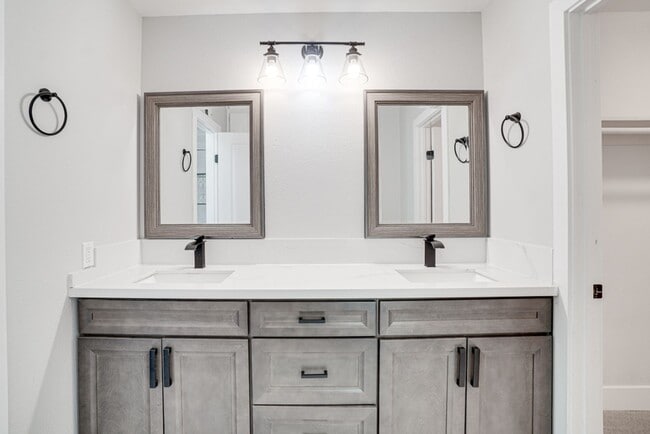 Building Photo - Dain House