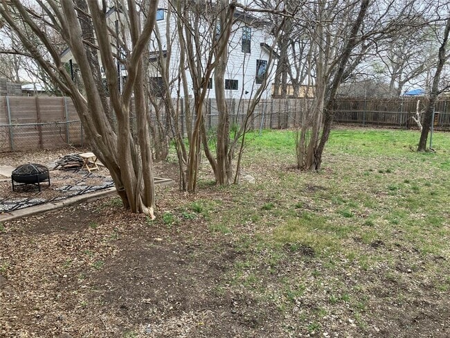 Building Photo - 611 Clifford Dr