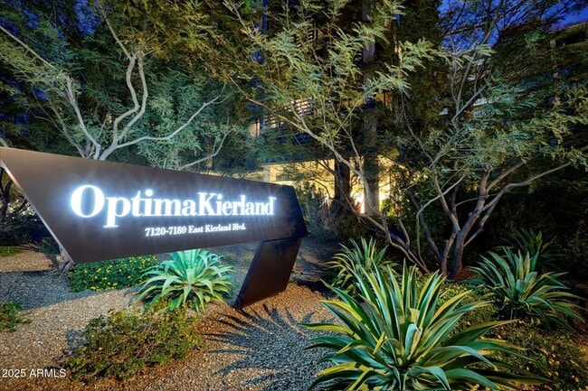 Building Photo - 7180 E Kierland Blvd