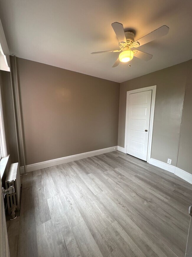 Building Photo - 4 Bedroom House Parking York City