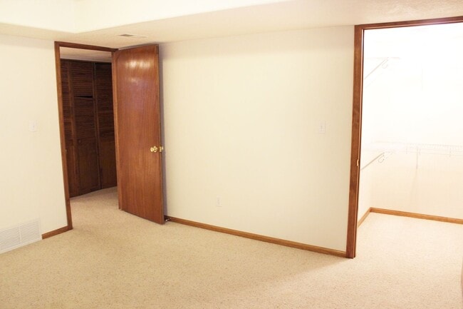 Building Photo - 2357 Forsythia Ct