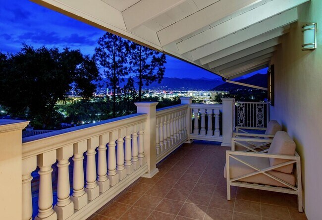 Building Photo - 3200 Oakley Dr