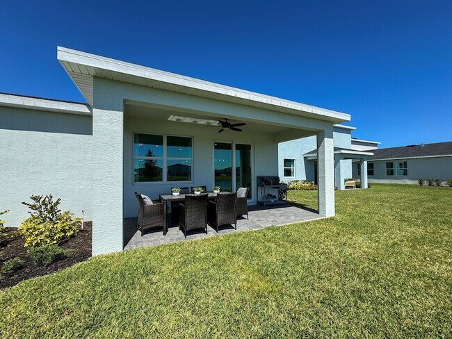 Building Photo - 3569 Hilton Dr
