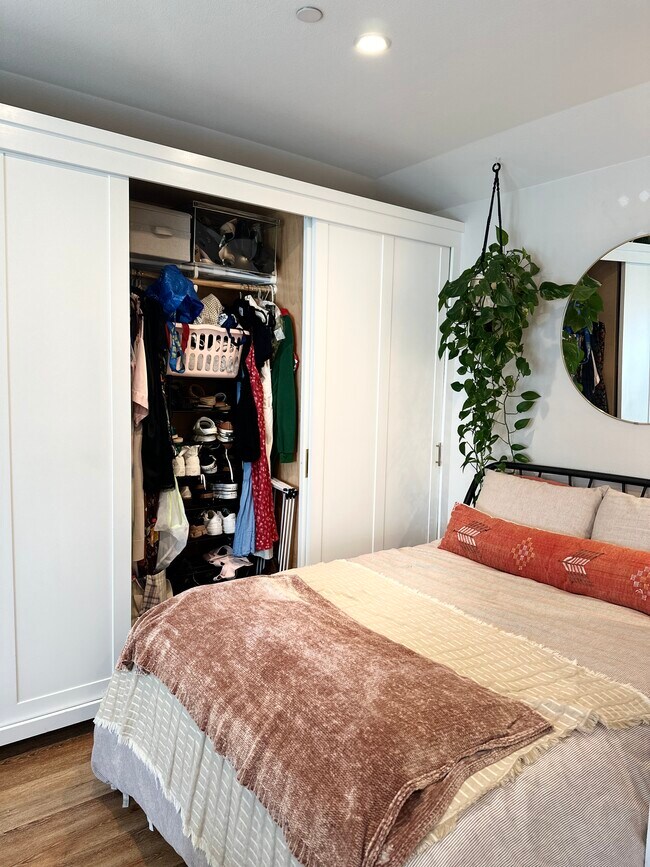 Building Photo - 2933 Midvale Ave