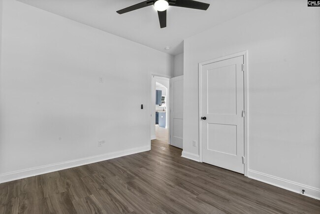 Building Photo - 321 Lincolnshire Square